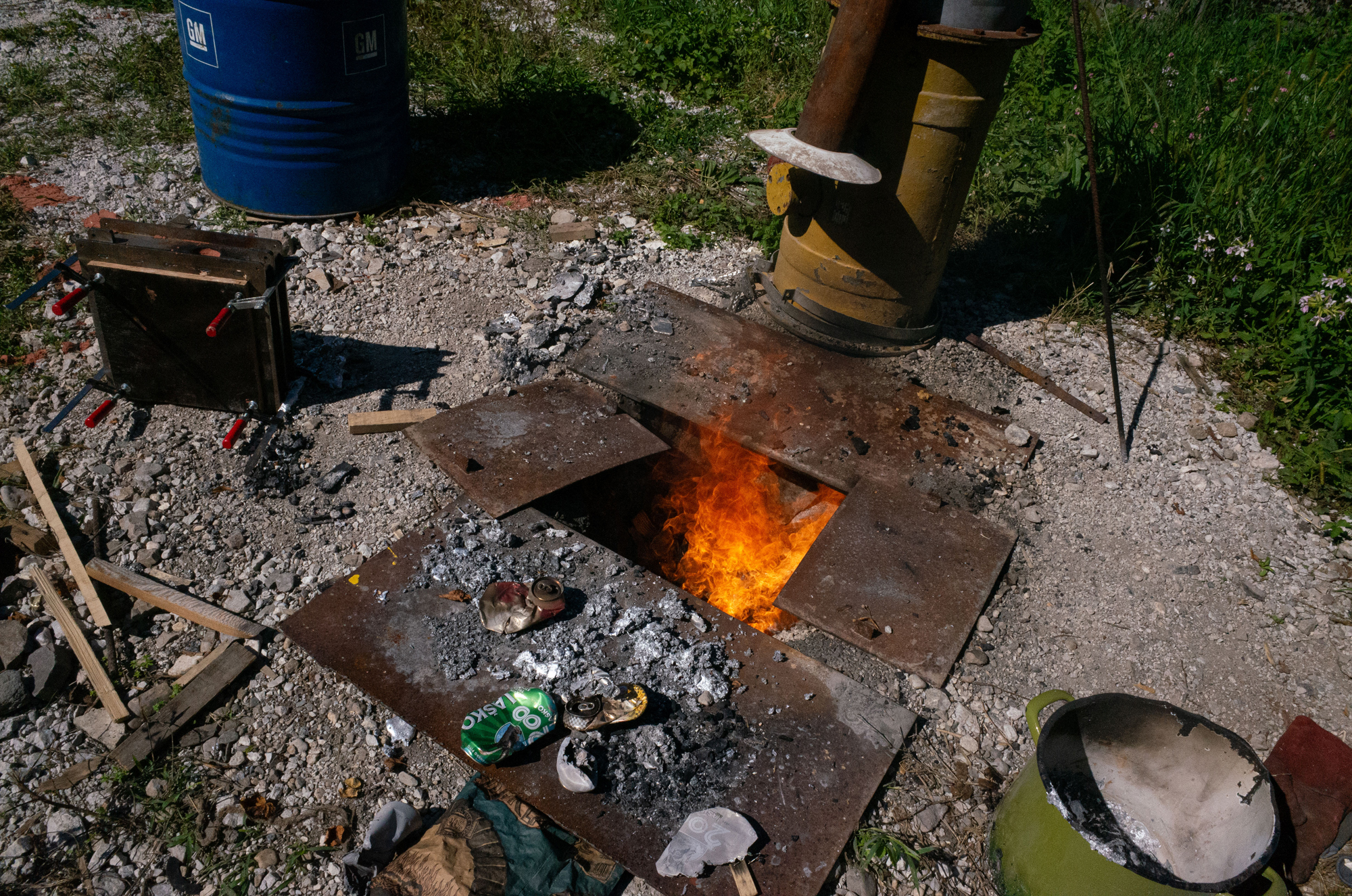 15 IPIHAN WORK Lieve vanden Bijgaart almost a fully equipped foundry 05 LB