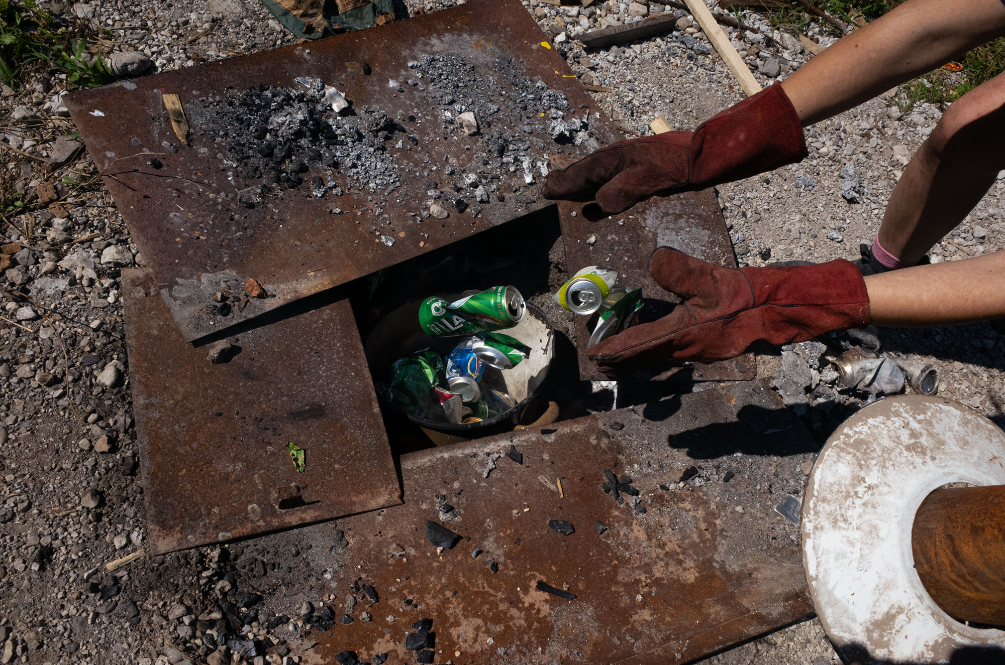 15 IPIHAN WORK Lieve vanden Bijgaart almost a fully equipped foundry 06 LB